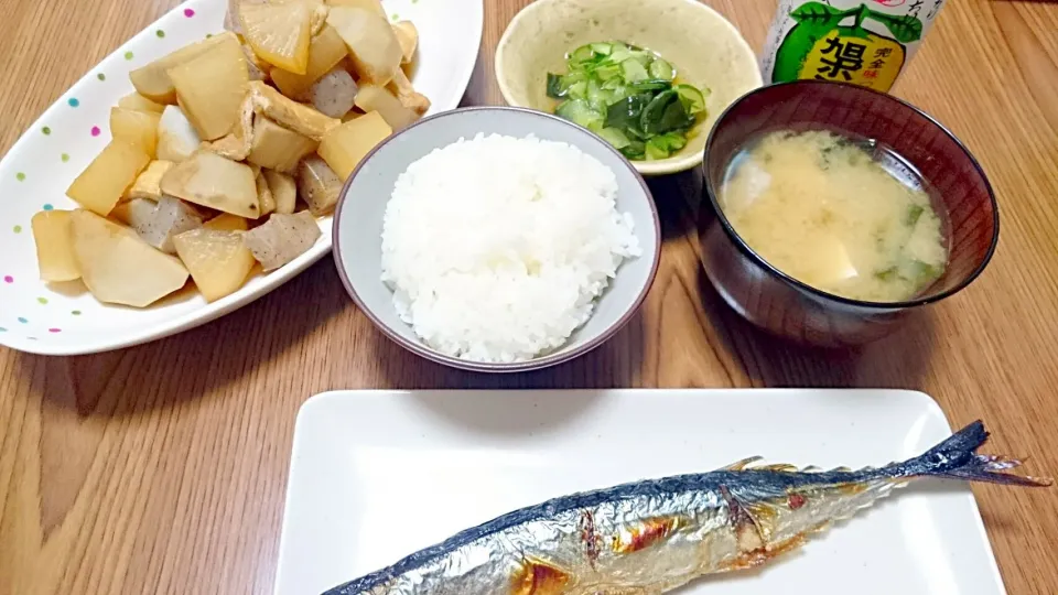 ・秋刀魚の塩焼き
・野菜の炊きもの（大根里芋蒟蒻薄あげ）
・胡瓜とワカメの酢の物
・豆腐とワカメの味噌汁|ようかんさん