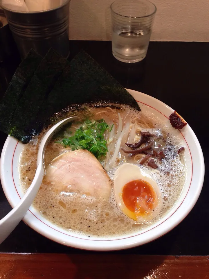 Snapdishの料理写真:とんこつラーメン|七夕やさん