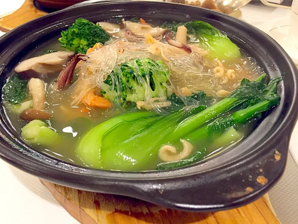 Snapdishの料理写真:Poached mixed vegetables with conpoy in broth|Sky Blueさん