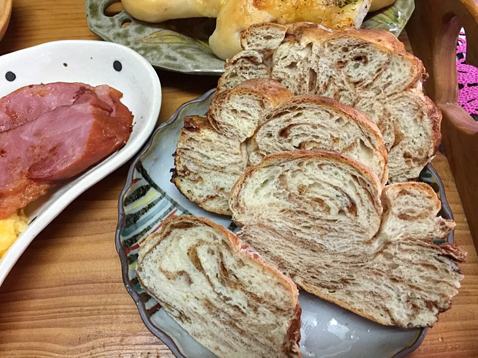 Snapdishの料理写真:朝食 手ごねでシナモンパン|cocco'sさん