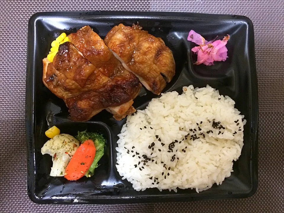 Snapdishの料理写真:チキンステーキ弁当|ばーさんさん