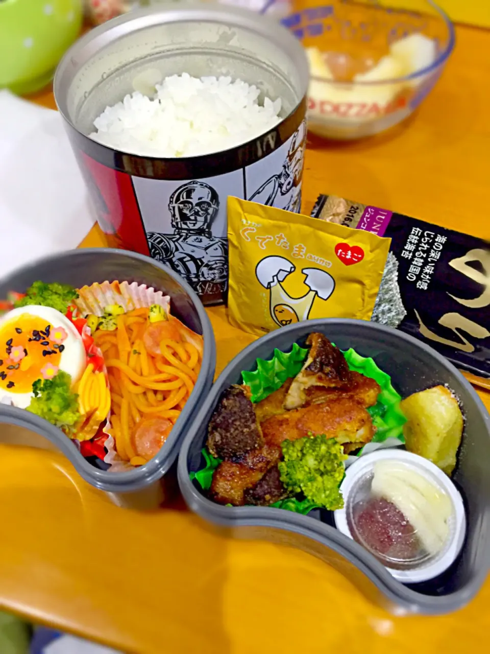 子供お弁当🍱  イカフライ  椎茸フライ フライドポテト  ナポリタン  半熟卵  ブロッコリー  葡萄りんご  韓国海苔  たまごふりかけ|ch＊K*∀o(^^*)♪さん