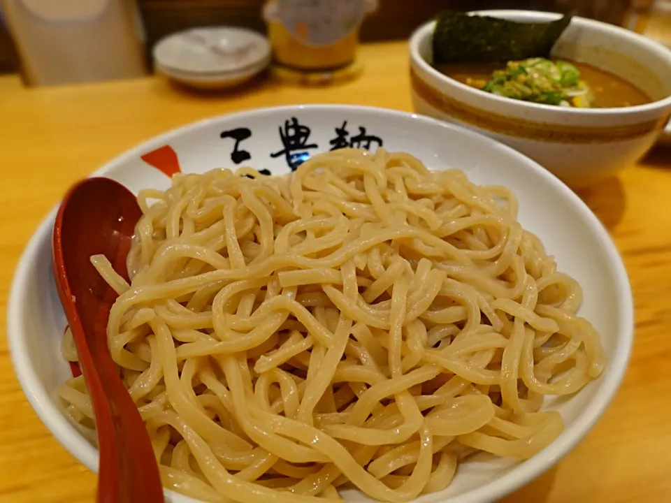 Snapdishの料理写真:三豊麺 日本橋茅場町店 濃厚魚介つけ麺全部入り 大盛り熱盛り|ddr3rdmixさん