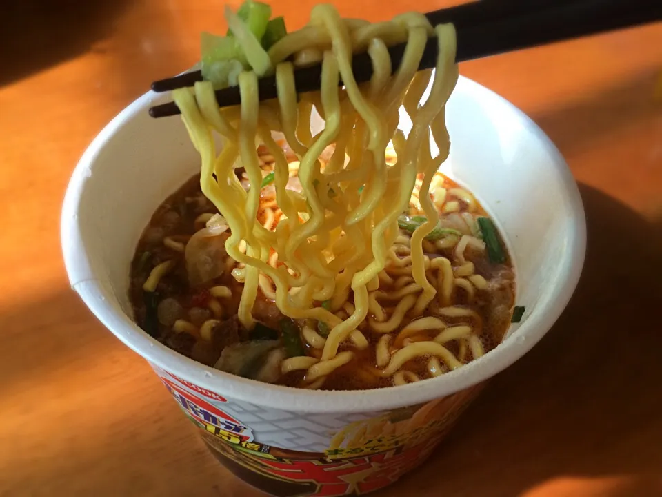 エースコック スーパーカップ1.5 ギョーザパンチラーメン|ぬぬ。さん