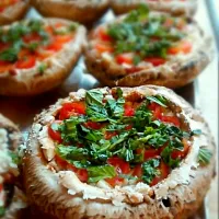 Hongo Portobello, relleno de queso ricotta, queso monterey jack, parmesano reggiano, tomate cherry y albahaca|Liliana Glezさん