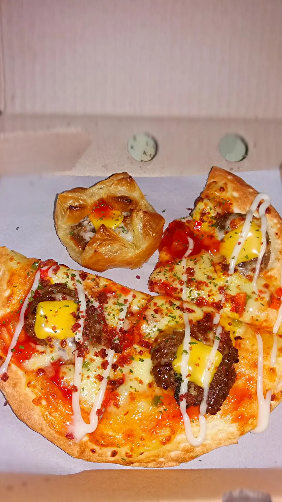 cheese burger pizza & meat puff phd|rosmaliahさん