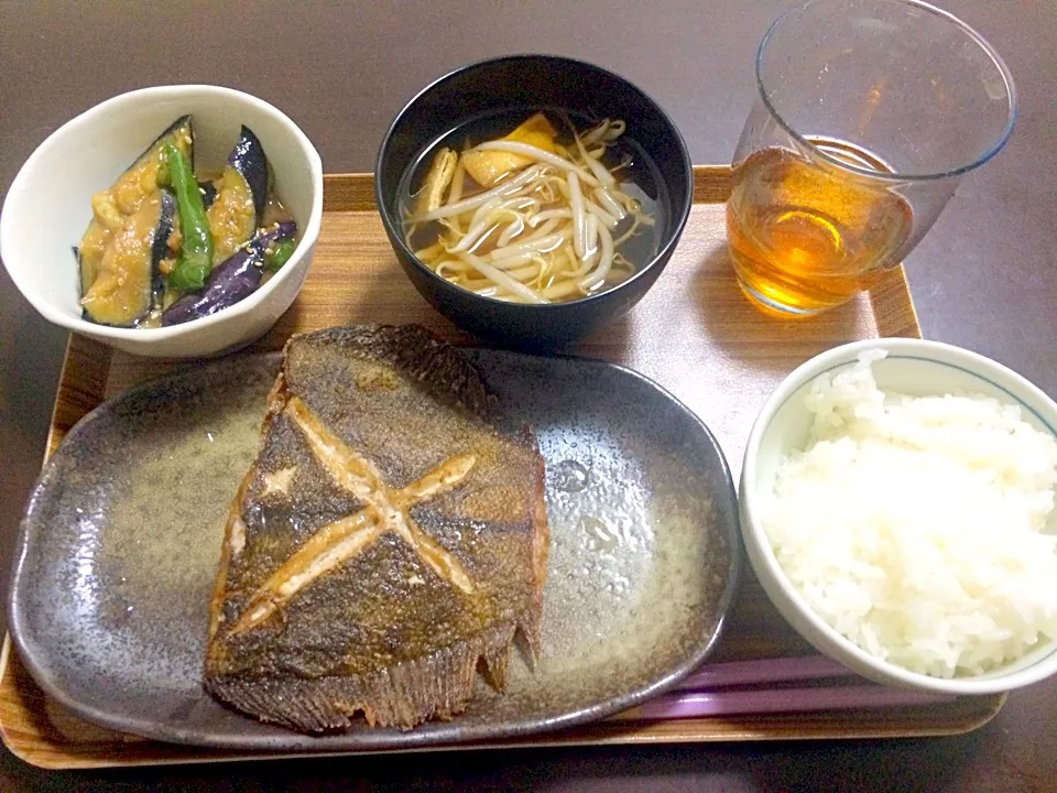 Snapdishの料理写真:カレイの唐揚げ・ナスとピーマンの揚げ味噌和え・もやしのすまし汁|churaさん