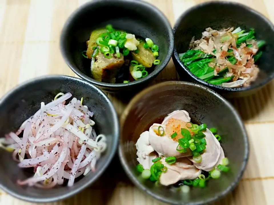 小鉢
もやしのゆかり和え
鮭の白子ポン酢
茄子の煮浸し
水菜のお浸し|榎津礼子さん