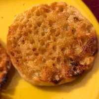 Toasted English Muffin with Butter and Cinnamon Sugar.|Amber Calkinsさん