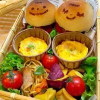 Snapdishの料理写真:親子バーガー弁当♡|Shihoさん