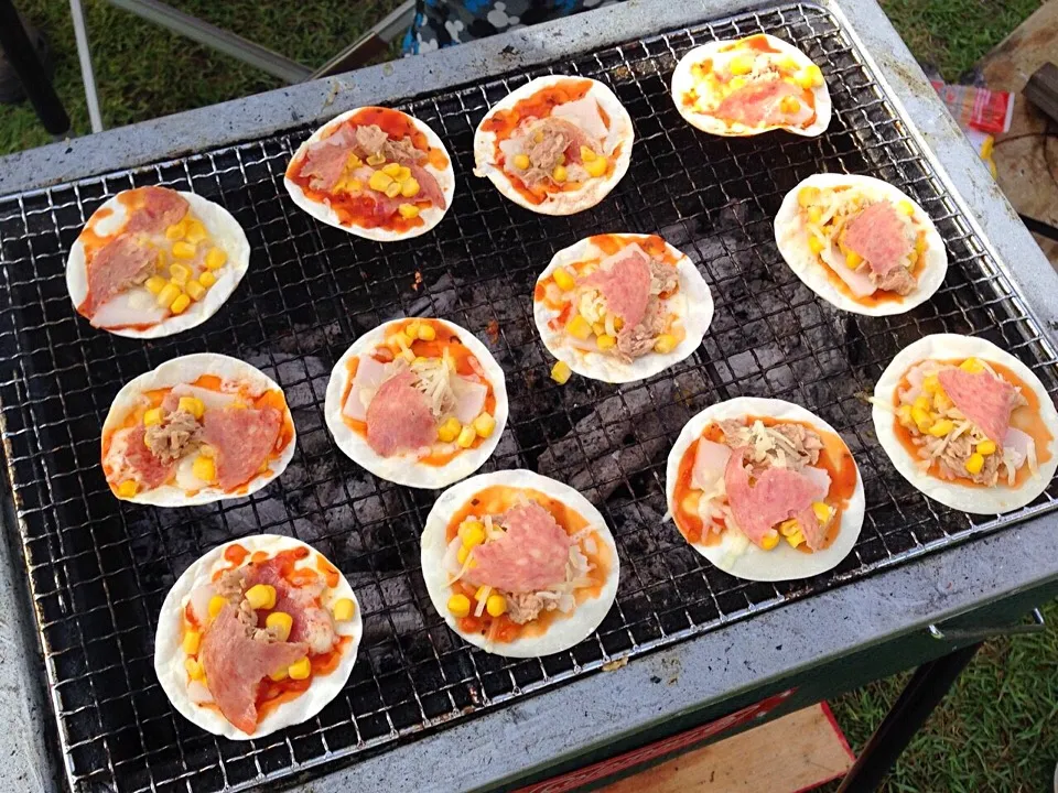 Snapdishの料理写真:⛺️餃子の皮の簡単ピザ|いしくん。（たまご王子🥚🐣🐥🐔）さん