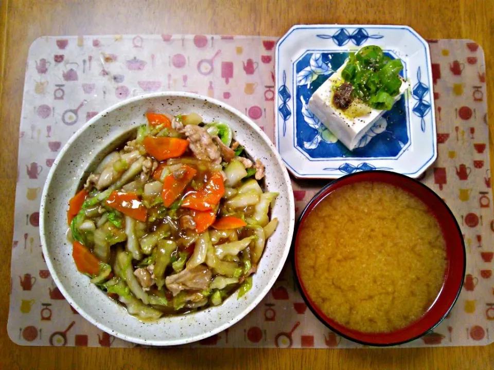 １０月１６日 白菜と豚肉のあんかけ丼 冷奴のアンチョビにんにく お味噌汁|いもこ。さん