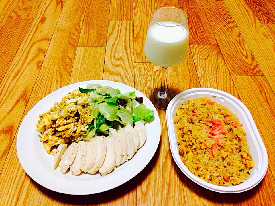 Snapdishの料理写真:Fried rice & marinate chicken breast ....|avarnとayakaさん