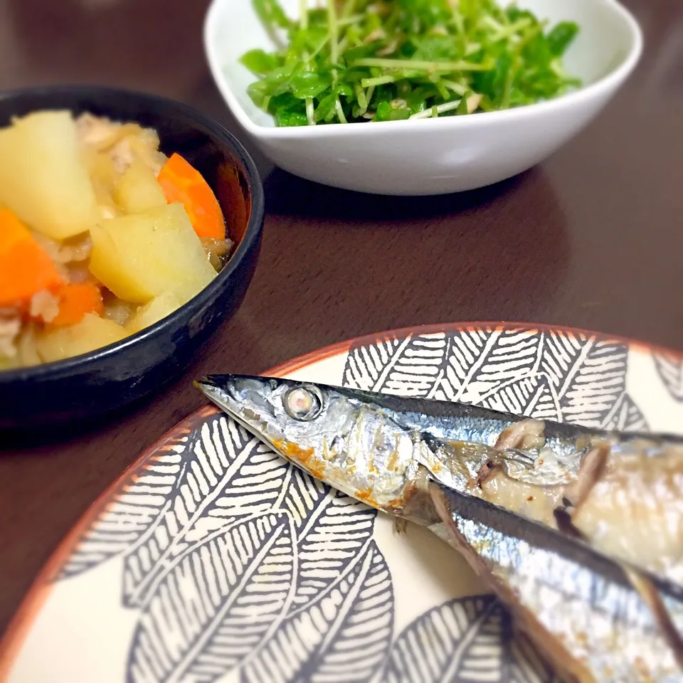 秋刀魚の塩焼き、肉じゃが、豆苗とツナのサラダ|chobicmさん