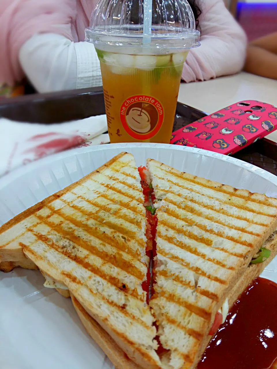 ice tea and club sandwitch|Chetan Sharmaさん