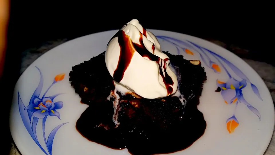 walnut brownie with ice cream|Chetan Sharmaさん