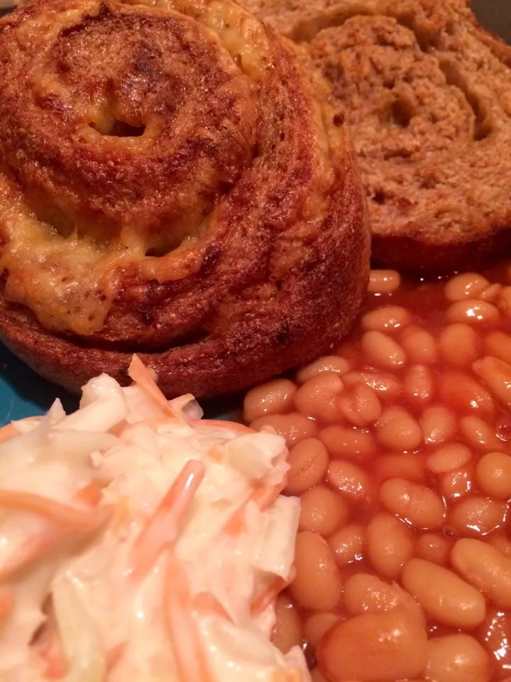 Cheese & mustard roll with baked beans & coleslaw|Nick Hiderさん