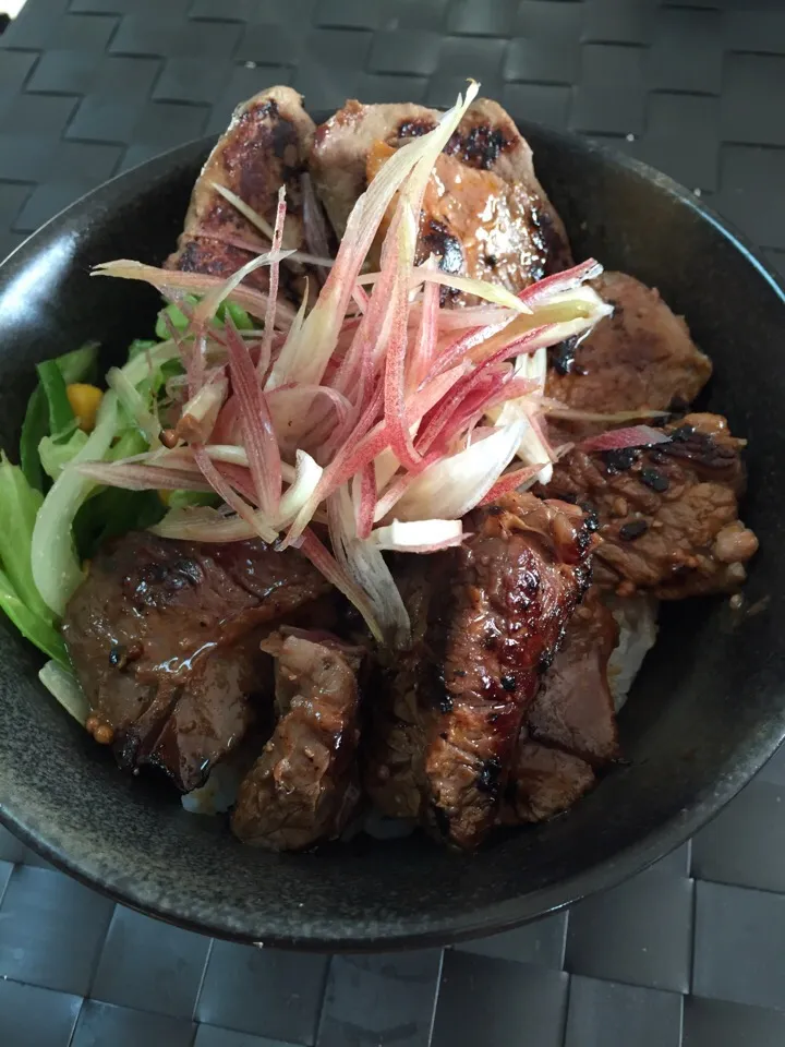 漢の朝から焼肉丼|Koutarou Matsuuraさん