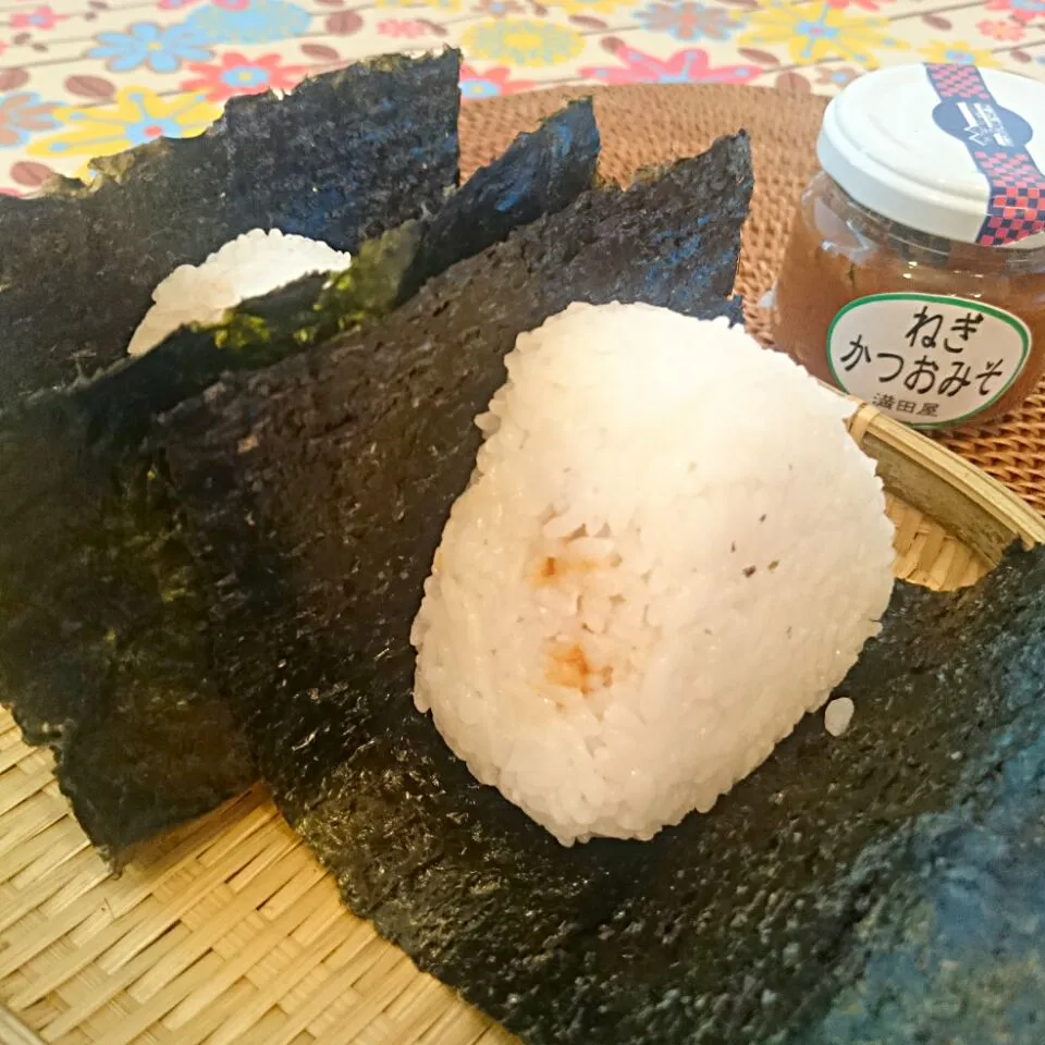 今日のおにぎり～ねぎかつおみそ～       #世界食料デーキャンペーン100万人のいただきます！
http://jp.tablefor2.org/campaign/onigiri/|エミィ（Emiy）さん