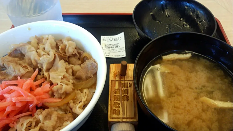 Snapdishの料理写真:今日の昼飯、松屋の牛めしミニで!!|sakumaさん