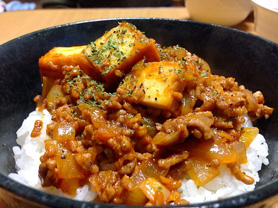 厚揚げと挽肉のトマト丼|こんこんさん