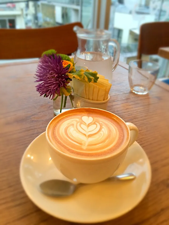 Snapdishの料理写真:「ベイクショップ」のカフェラテアート☕️|ジヌ美さん