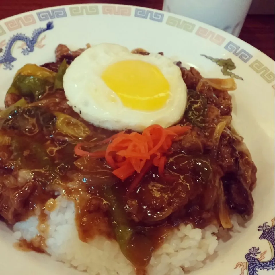 Beef Gyudon at Shinjoku Ramen House in Makati
#Beef 
#Japanese cuisine|Dimes Valenciaさん