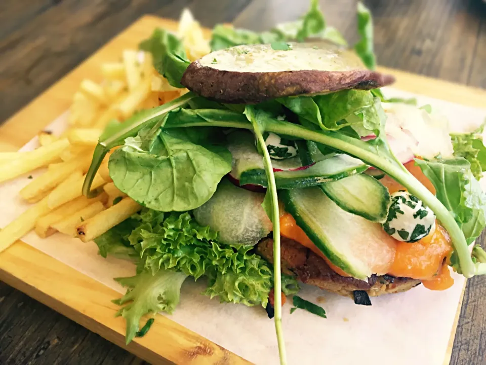 Snapdishの料理写真:Vegetarian Chickpea Pattie, greens, feta, pumpkin purée in sweet potato slices and fries|Sergio Lacuevaさん