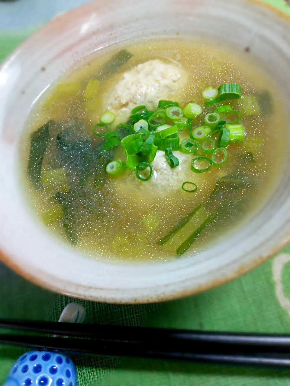 tachiさんの豆腐とエノキ入り ふわふわ鶏団子 スープ～🎵 小松菜とネギ入り。|☆Yumi☆さん