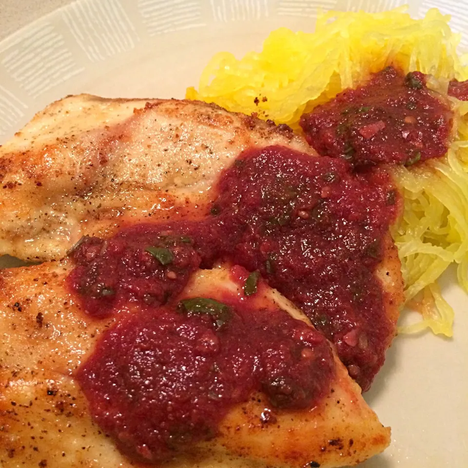 Chicken sauté, Spaghetti squash with homemade tomato sauce.|Nanaさん