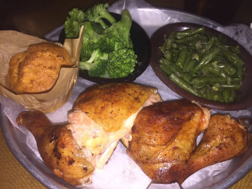 Made some changes at dinner... Baked chicken, broccoli, green beans|Richard Thompsonさん