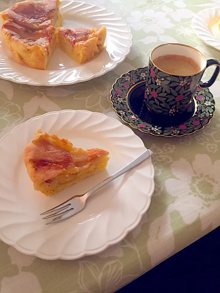 お友達の手作り Apple cake  🍰お友達のお家にお邪魔していまーす。頂きまーす。(^^)♡♪|ジャスミンさん