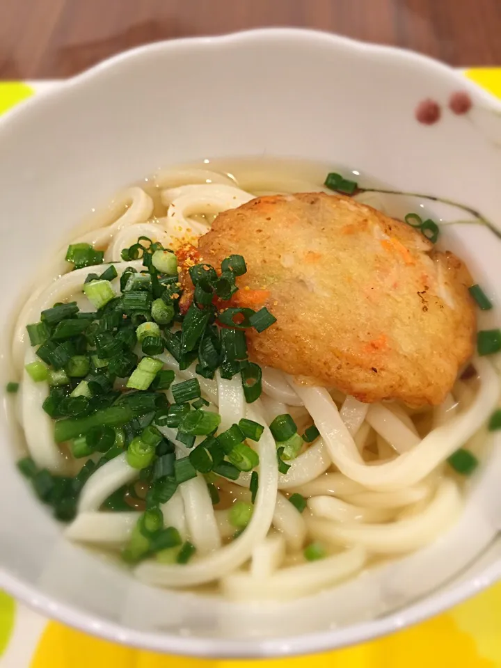 茅の舎だしを使ったうどん|どきんさん