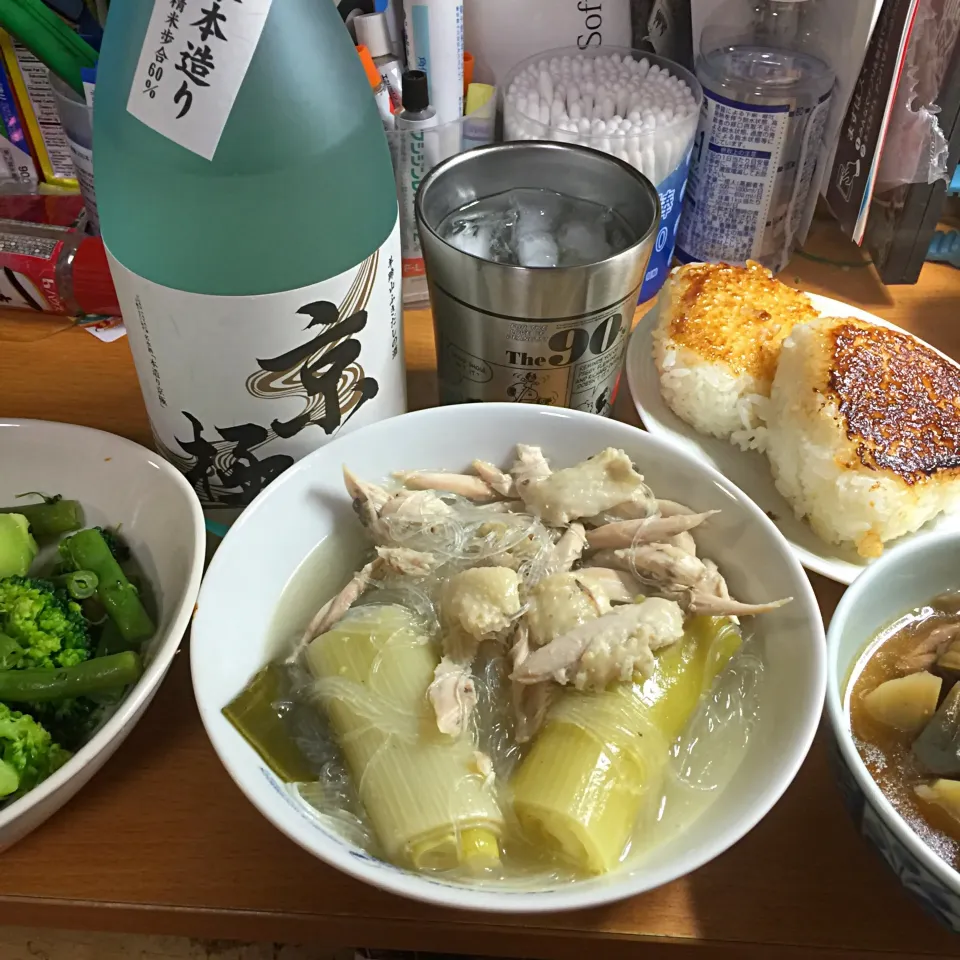 Snapdishの料理写真:ママ特製参鶏湯と特製味噌だれ焼きオニギリとインゲンとブロッコリーのニンニク炒めとうま煮
お酒は、私のお気に入り酒蔵
北海道二世古酒造の
羊蹄山ふきだしの酒
【京極】|Asa Eiさん