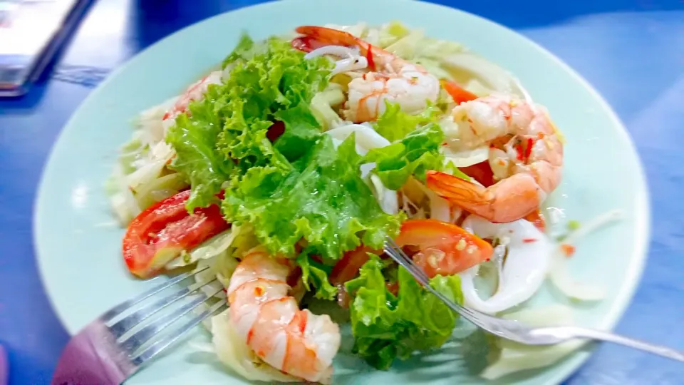 Snapdishの料理写真:thai seafood salad with shrimp, squid and pork mixed chillies and lime|orangeさん