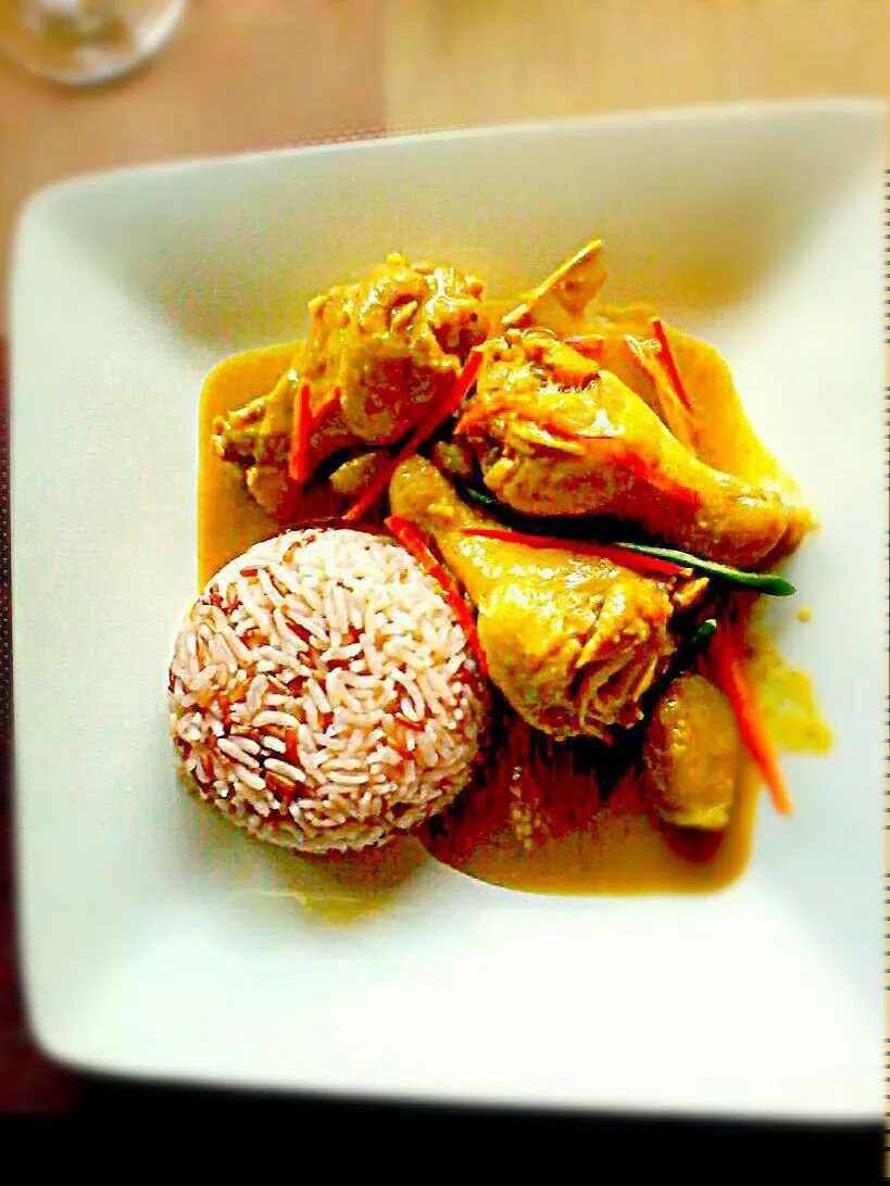 Snapdishの料理写真:タイのチキンカレー Thai Chicken Legs Curry w/ Purple Rice Platter ✔|🌼 Pooja's Kitchenette 🌼さん