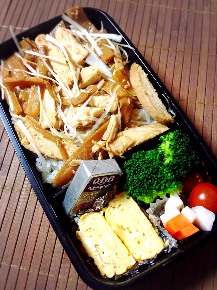 Snapdishの料理写真:高1息子弁当〜メンマとネギ入り鶏ムネチャーシュー丼(*ﾉ∀`*)|じゅんけさん