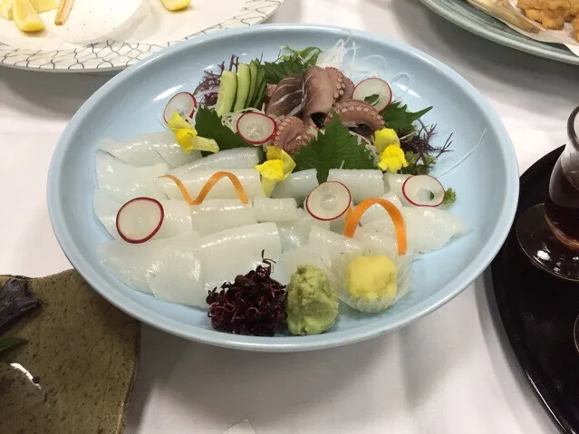 Snapdishの料理写真:アオリイカとタコのお刺身❗️😊✨|サソリさん