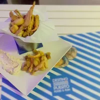 fritura de pescado, huevas de sepia y chipirones con salsa tártara|Adrián Caroさん