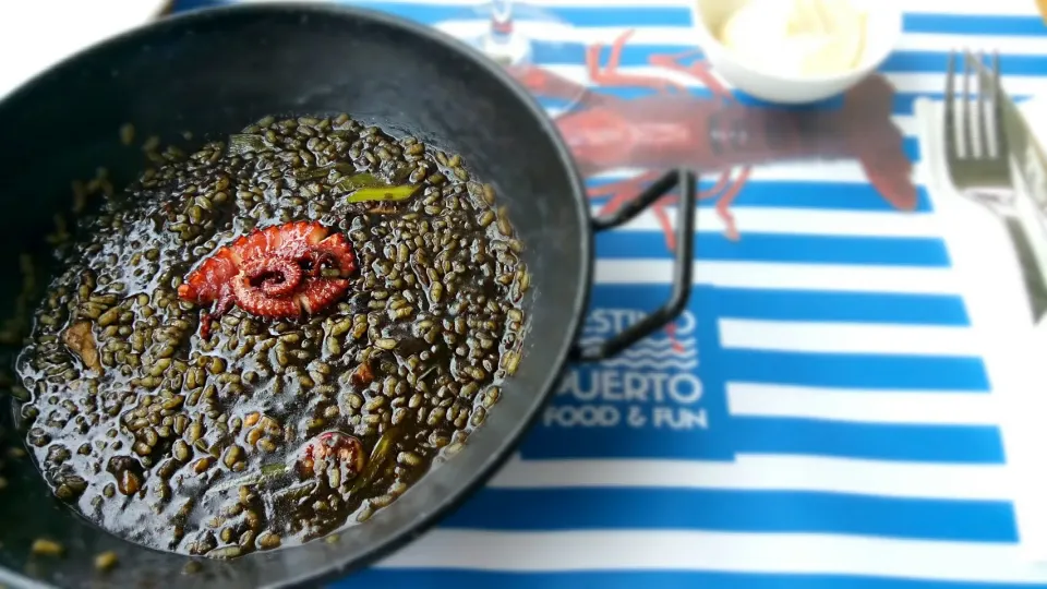 arroz meloso negro de pulpo|Adrián Caroさん