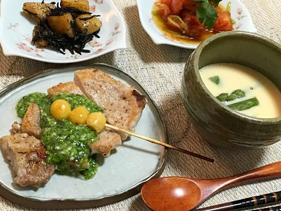 Snapdishの料理写真:豚肉のソテー オクラと大葉のソース|しげさんさん