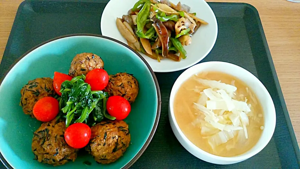 旦那のダイエット昼食　
ひじきつくねの照り焼き煮
金平牛蒡
白菜とえのきの味噌汁|mic  juniさん