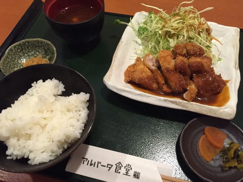 チキンカツ定食。|Kojiさん