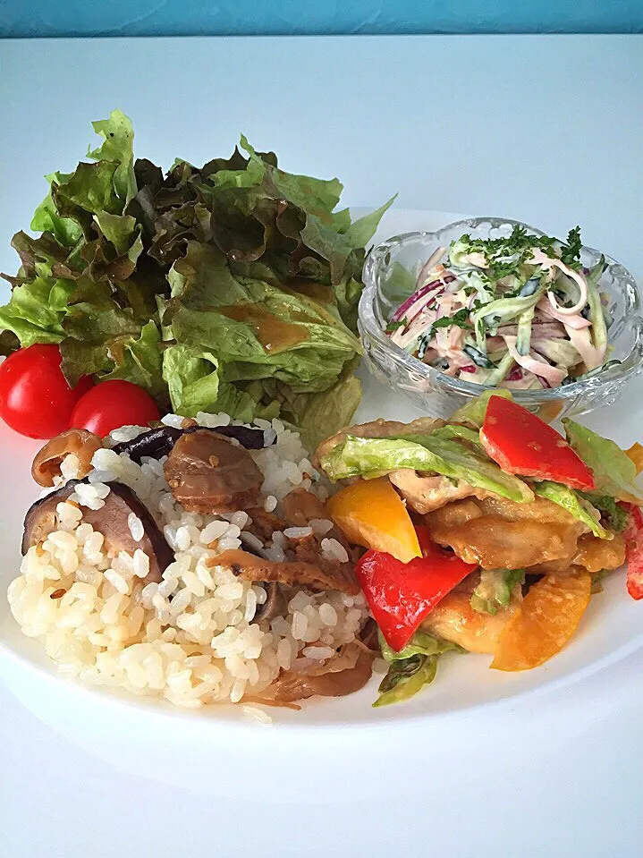 ⭐️ベビーホタテと椎茸の混ぜご飯
⭐️鶏肉とキャベツの柚子胡椒炒め
⭐️きゅうりとハムのサラダ
⭐️野菜サラダ 和風ドレッシング|よっちぃさん