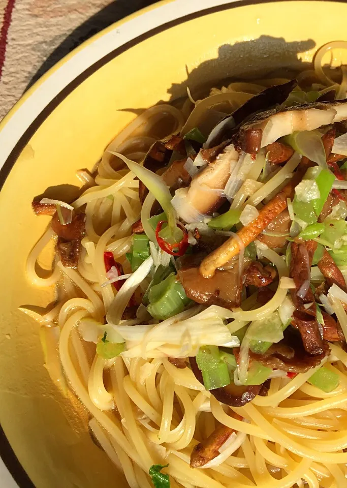 Snapdishの料理写真:ナメコとシイタケのパスタ🍝＃週末パスタ|Kaoru Ichikawaさん