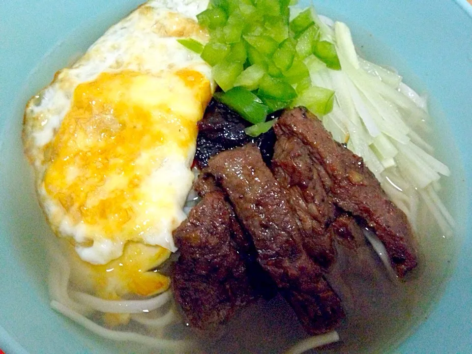 Snapdishの料理写真:Cold Noodle with stir fry beef|Avee Weeさん