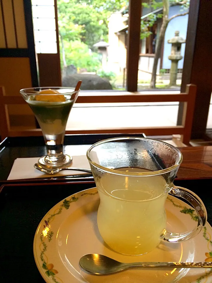 旧岩崎邸の和室にて
ゆず茶と抹茶アフォガード|あまねこ🌿さん