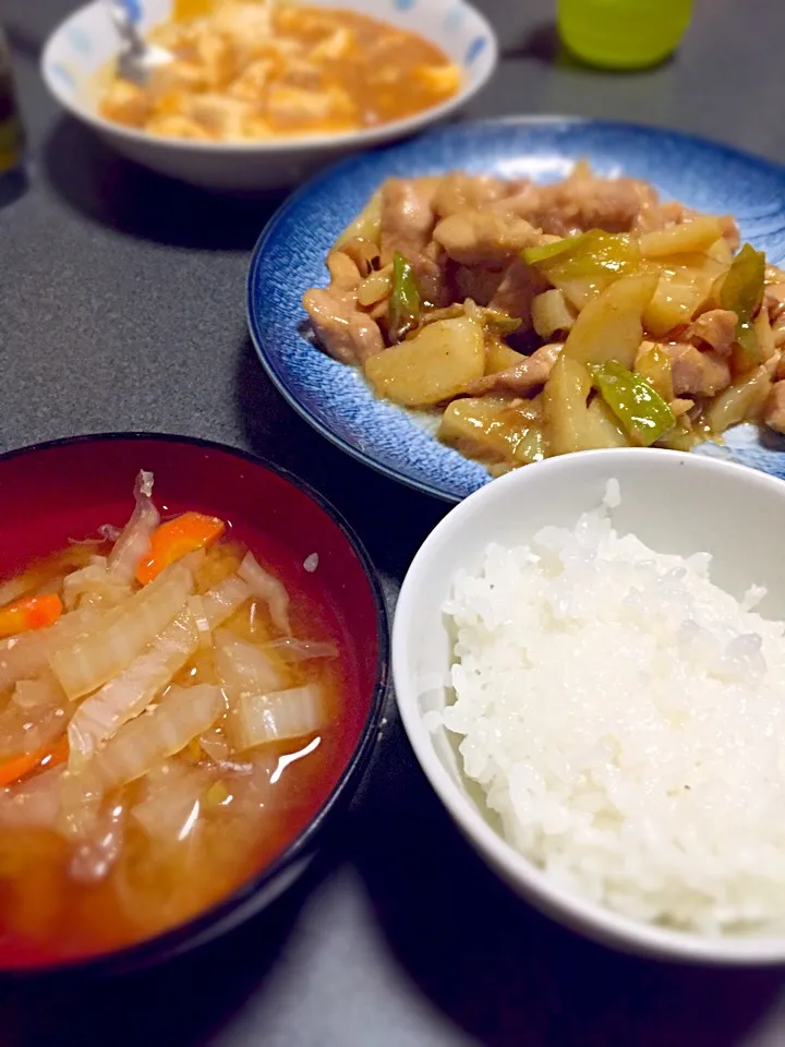 晩御飯
麻婆豆腐 鶏肉とじゃがいもの甘辛炒め|mariaさん