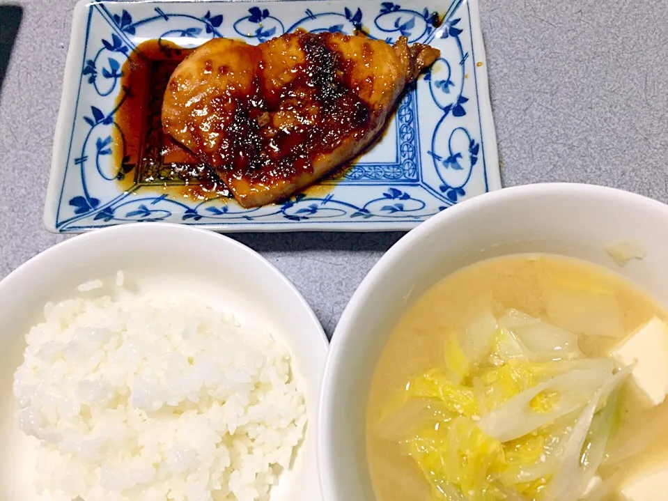 魚照焼き、白米、豆腐白菜ネギ味噌汁|ms903さん