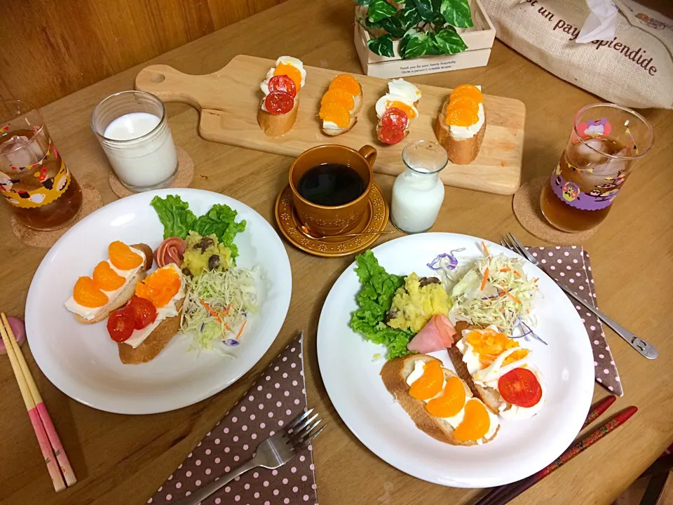 Baquette with cream cheese top with  "mandarin orange ", "half boiled egg and mini tomato " early breakfast for my early student|Babyluv Cabrera Ocampoさん